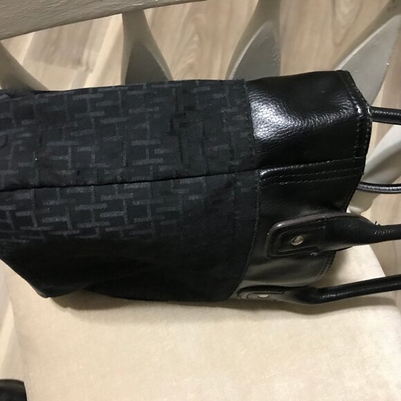 Tommy Hilfiger Ladies Black Purse - Picture 7 of 8